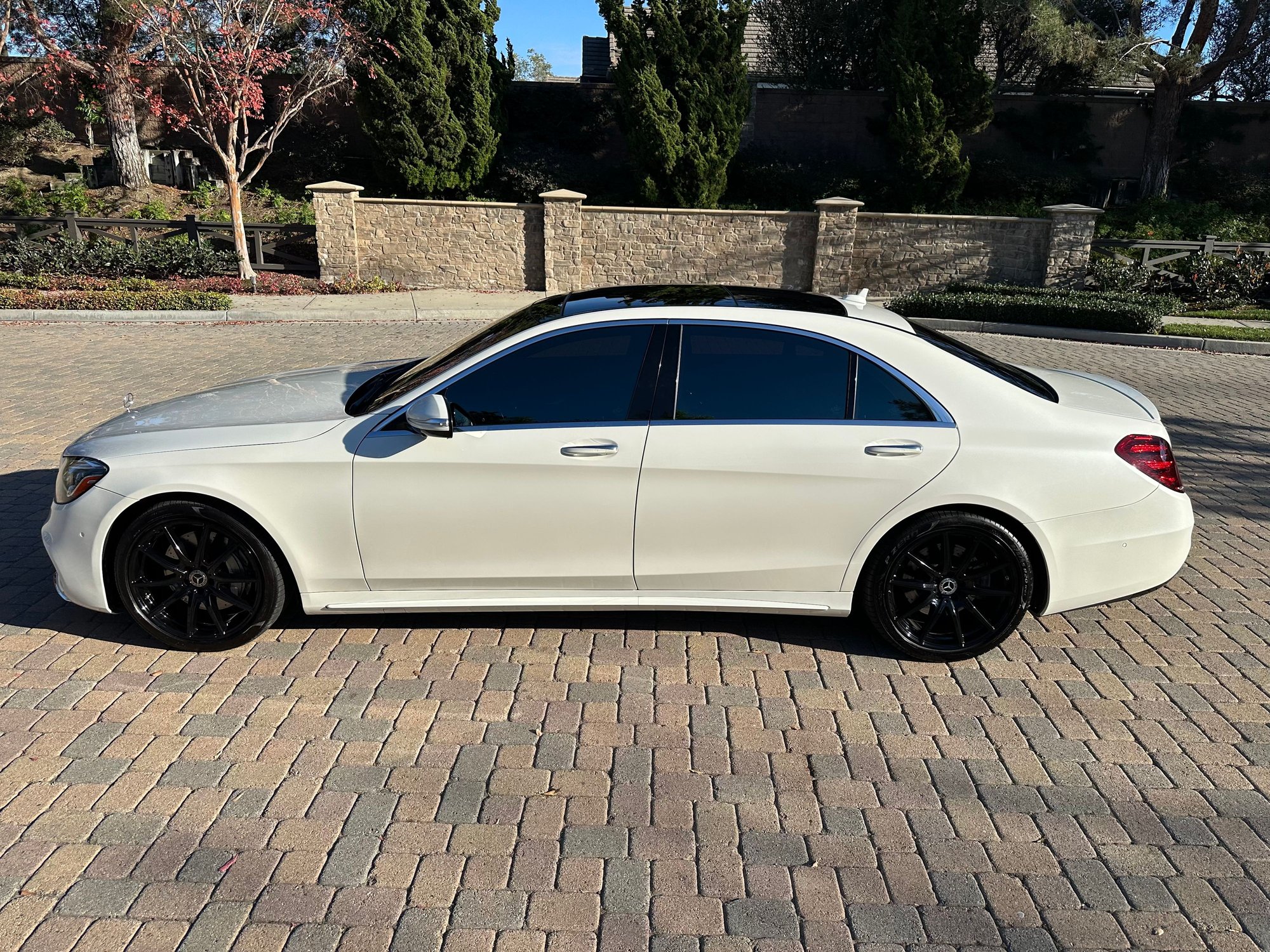 2019 Mercedes-Benz S560 - 2019 Mercedes-Benz S-Class S 560 Sedan 4D - Used - VIN WDDUG8DB2KA483324 - 53,500 Miles - 8 cyl - 2WD - Automatic - Sedan - White - Huntington Beach, CA 92646, United States