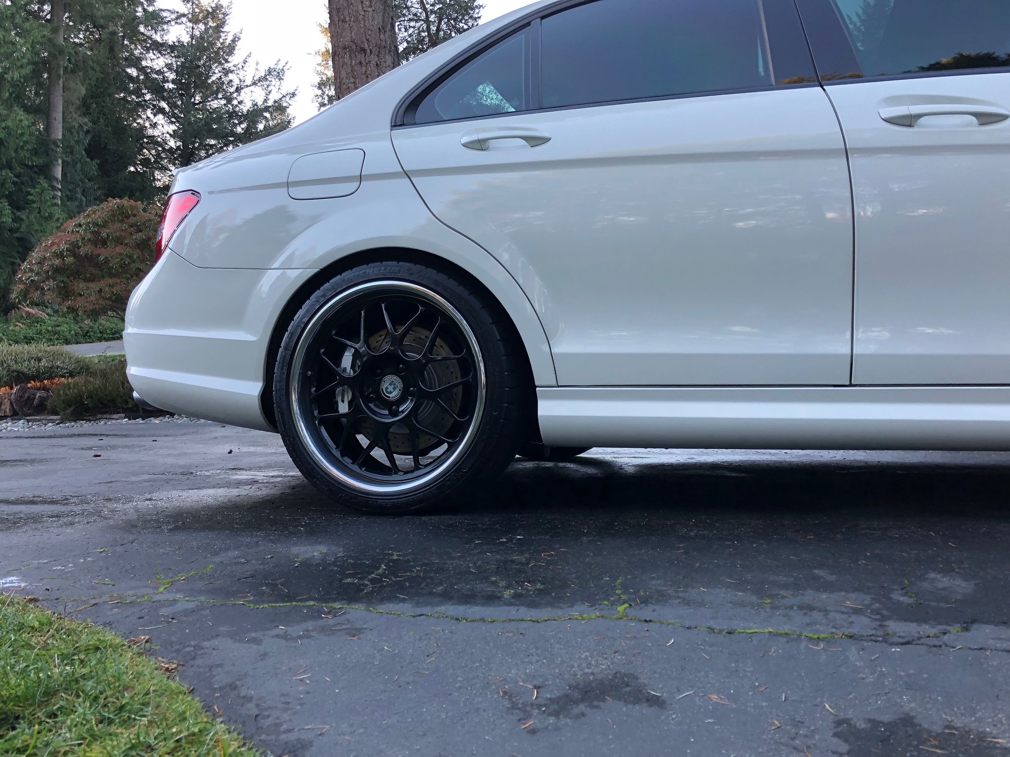 2009 Mercedes-Benz C63 AMG - 2009 C63 AMG, White, 34k miles - Used - VIN WDDGF77X89F241054 - 33,940 Miles - 8 cyl - 2WD - Automatic - Sedan - White - Woodinville, WA 98072, United States
