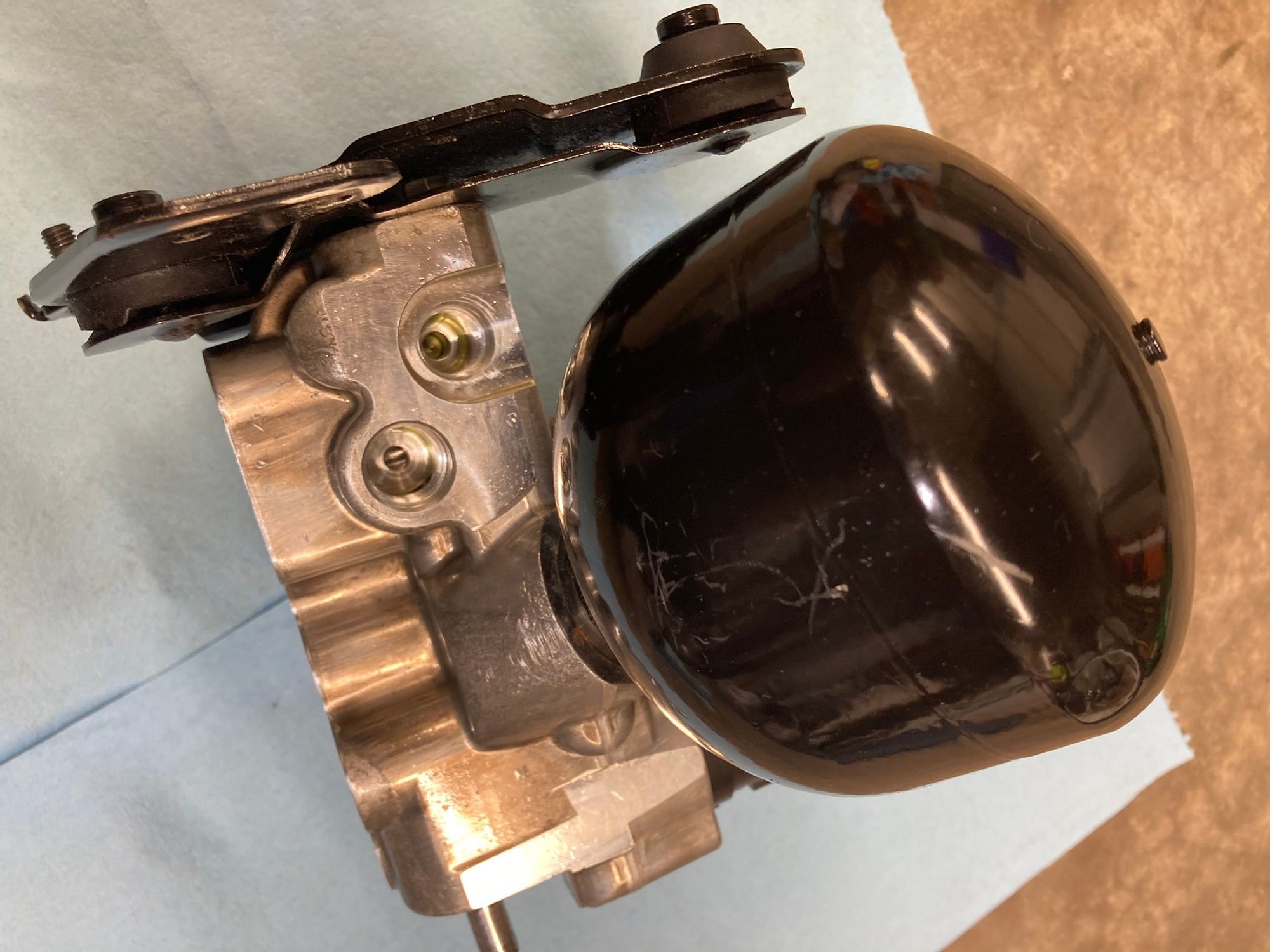 2008 SL55 AMG Front Axle Valve Unit - additional pictures for reference - alternate angle showing threaded ports and Front axle pressure reservoir B