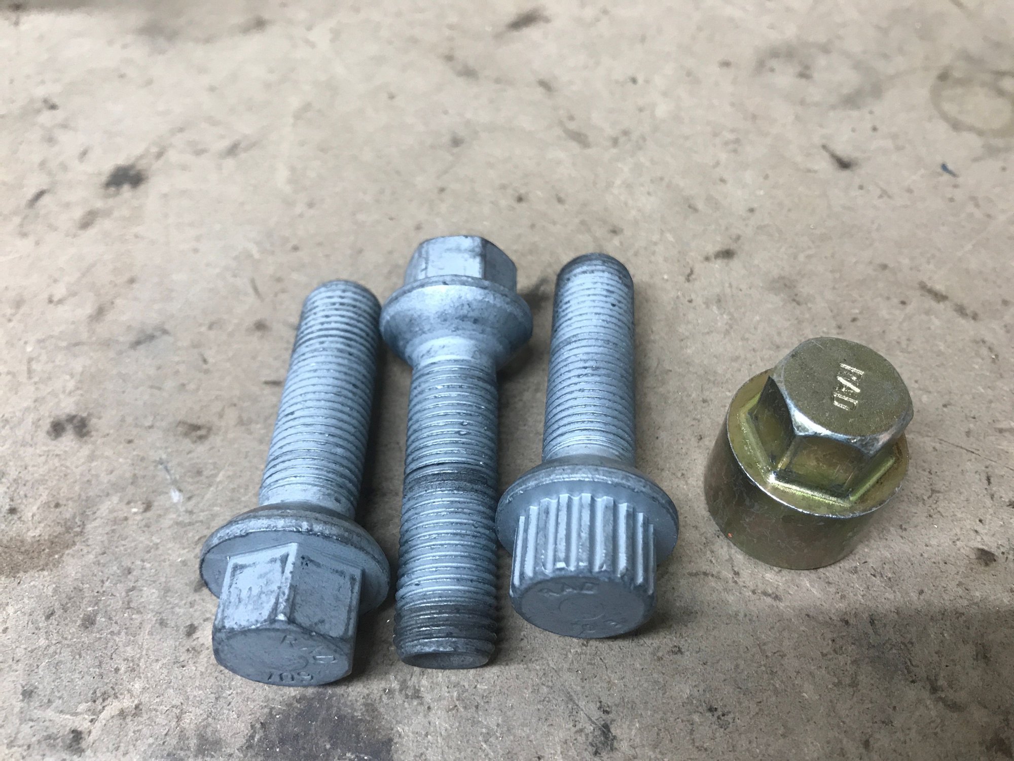 Wheels and Tires/Axles - RAD OEM Quality Lug Bolts and Wheel Locks and Covers for Mercedes - Used - Canton, MI 48187, United States