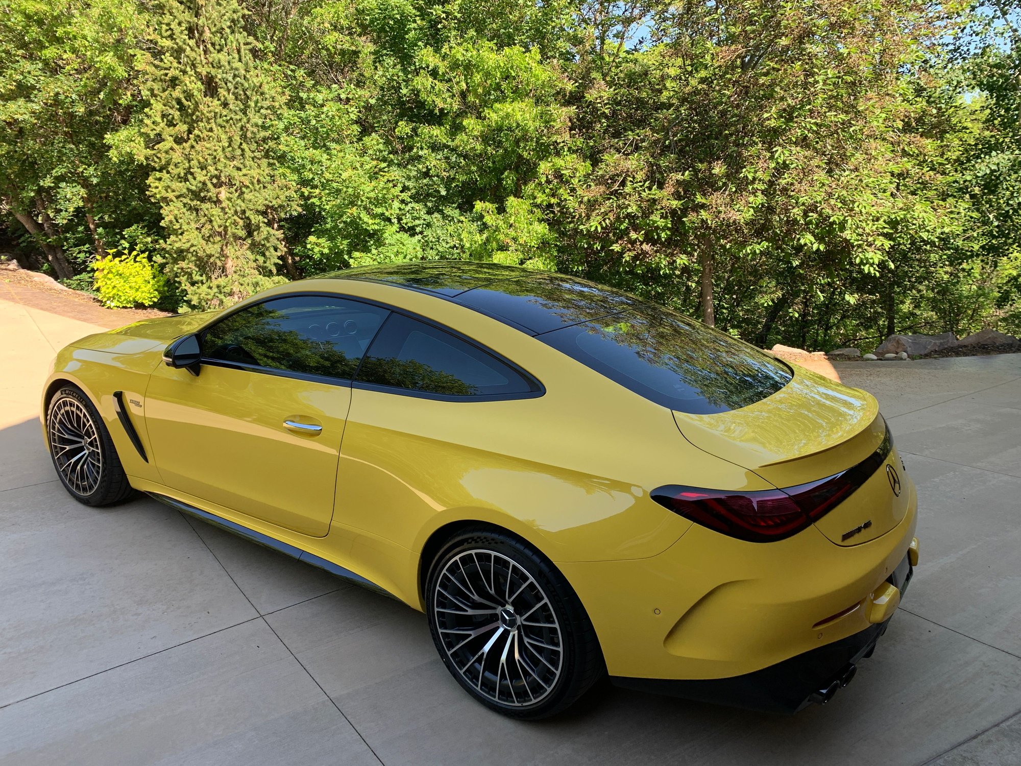 Note the black PPF over the roof body color section.