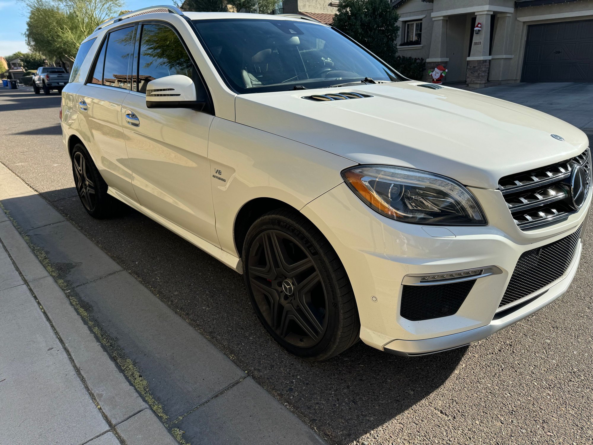 2012 Mercedes-Benz ML63 AMG - 2012 ML63 AMG - Used - VIN 4JGDA7EB3CA087856 - 105,000 Miles - 8 cyl - AWD - Automatic - SUV - White - Scottsdale, AZ 85050, United States