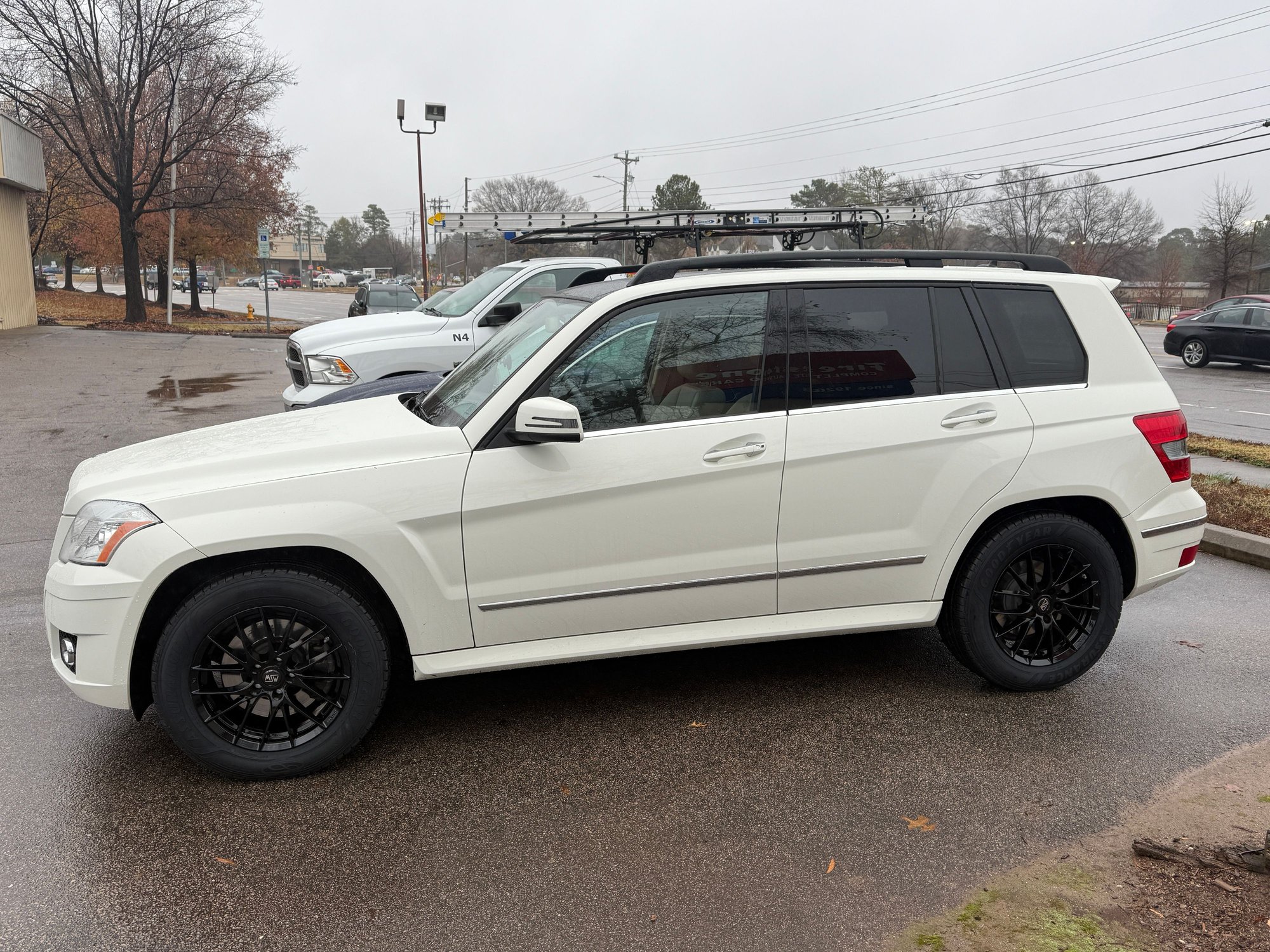 New 17� MSW wheels from Tire Rack. Trying to reduce the 20� OEM unsprung weight penalties and bump up the tire life and absysmal fuel economy of the 4 Matic�s 16 mpg city / 21 mpg highway / 18 mpg combined. 