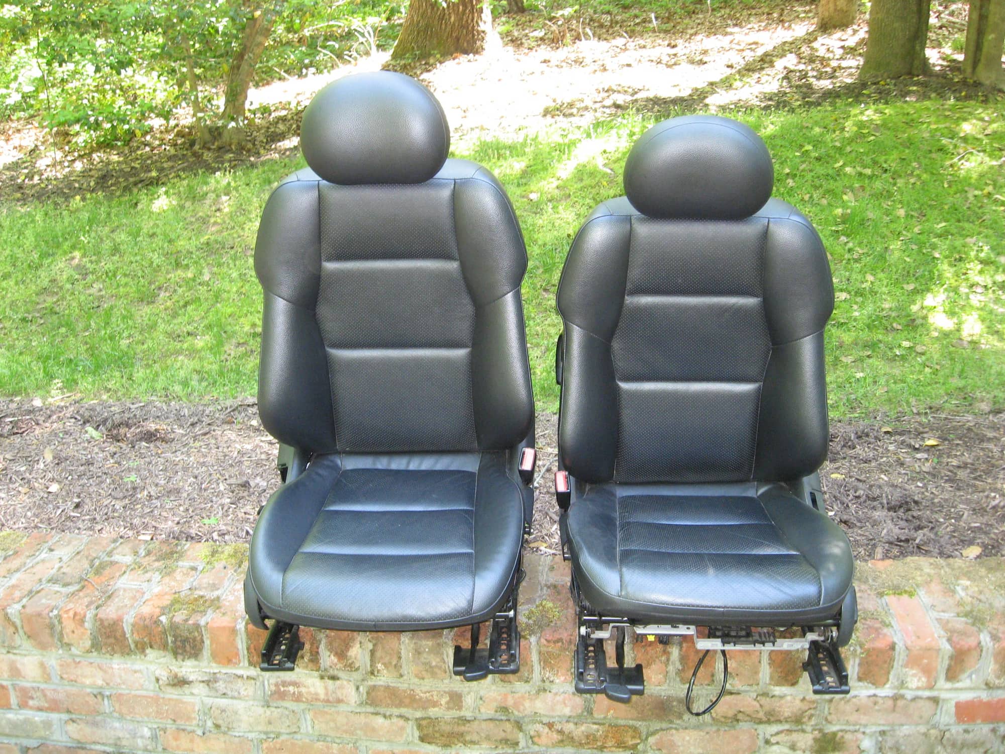 Interior/Upholstery - 2005 C230 Front Seats - Black Leather/MB Tex - Heated - Used - 2001 to 2007 Mercedes-Benz C230 - 2001 to 2007 Mercedes-Benz C240 - 2001 to 2007 Mercedes-Benz C320 - North Chesterfield, VA 23236, United States
