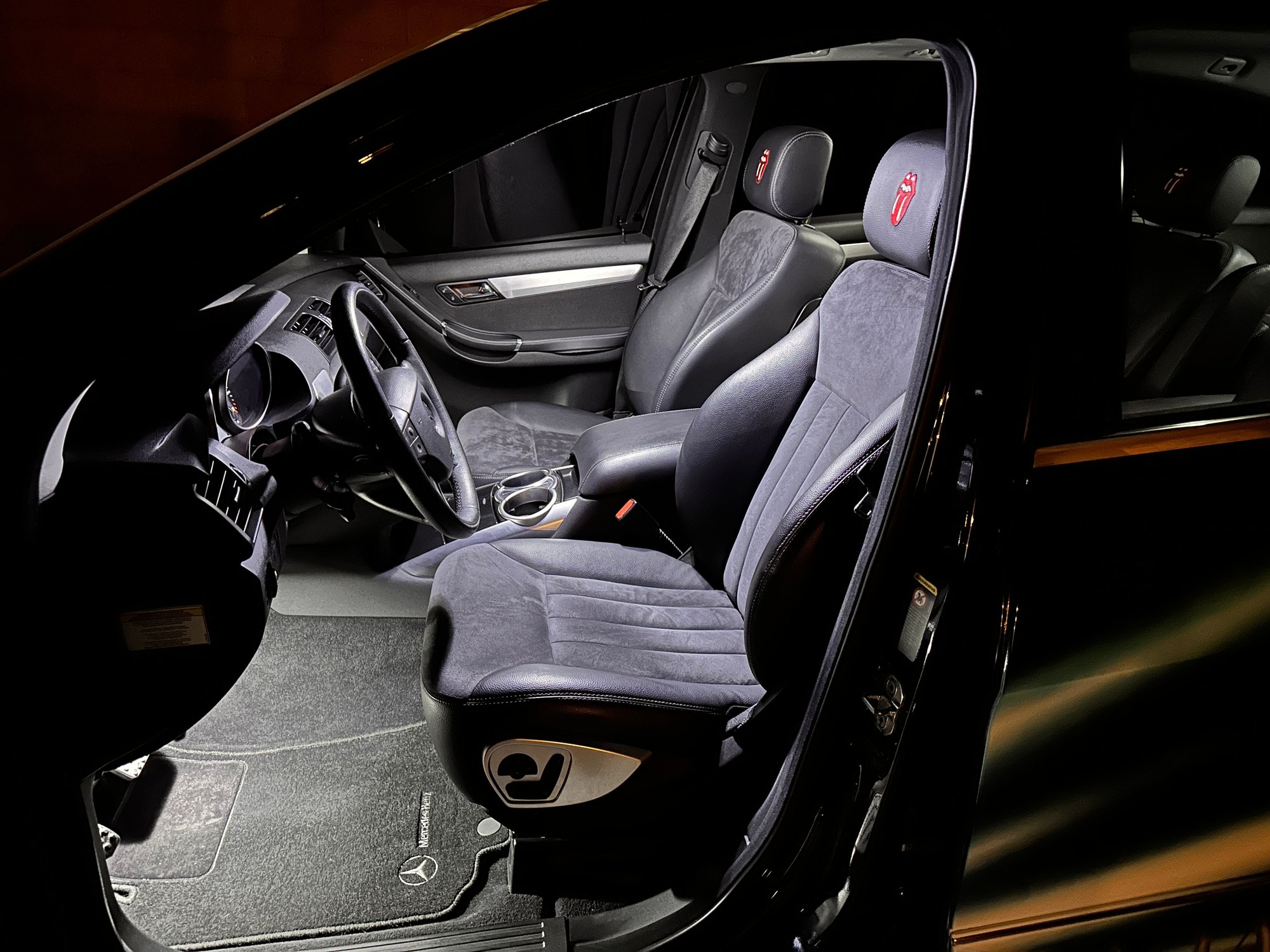 2006 Mercedes-Benz R500 - 2006 Mercedes Benz R500 - Used - VIN 4JGCB75E96A000517 - 42,200 Miles - 8 cyl - Automatic - Las Vegas, NV 89183, United States