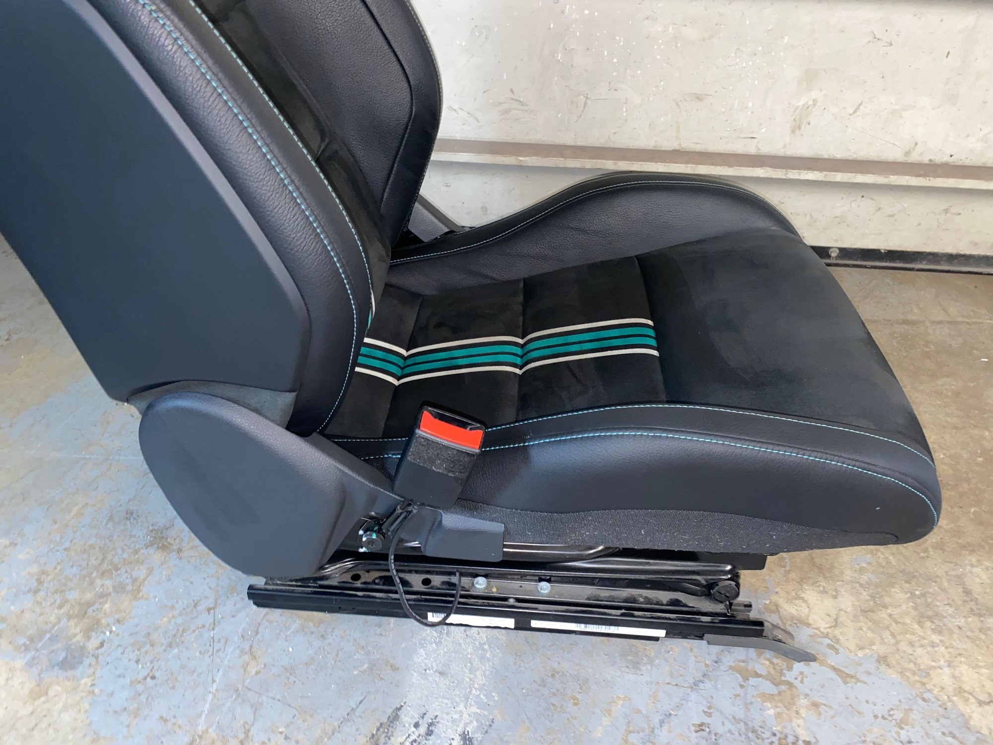 Interior/Upholstery - Mercedes Performance AMG Recaro Sport Edition Set of Front Seats - Used - 0  All Models - Hartford County, CT 06032, United States
