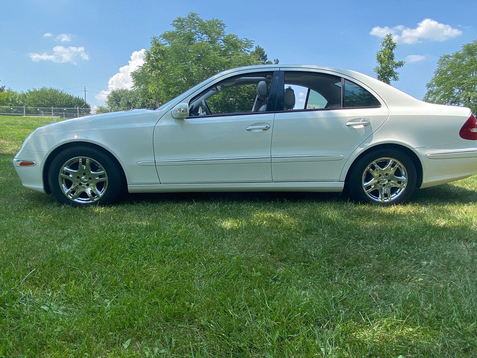 2006 Mercedes-Benz E320 - 2006 Mercedes Benz E320 CDI 40,538 Miles - Used - VIN WDBUF26J26A970140 - 40,538 Miles - 6 cyl - 2WD - Automatic - Sedan - White - Toronto, ON M2R3R4, Canada