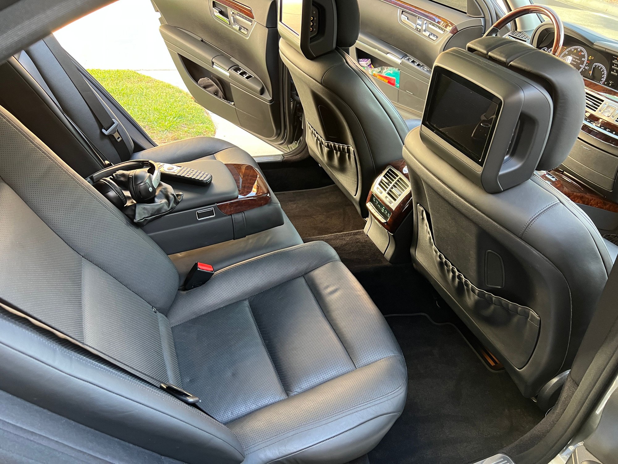 2010 Mercedes-Benz S550 - FS: 2010 Mercedes Designo S550 AMG sport package $118k orig. MSRP  mint - Used - VIN WDDNG7BB0AA344888 - 80,850 Miles - 8 cyl - 2WD - Automatic - Sedan - Gray - Aliso Viejo, CA 92656, United States
