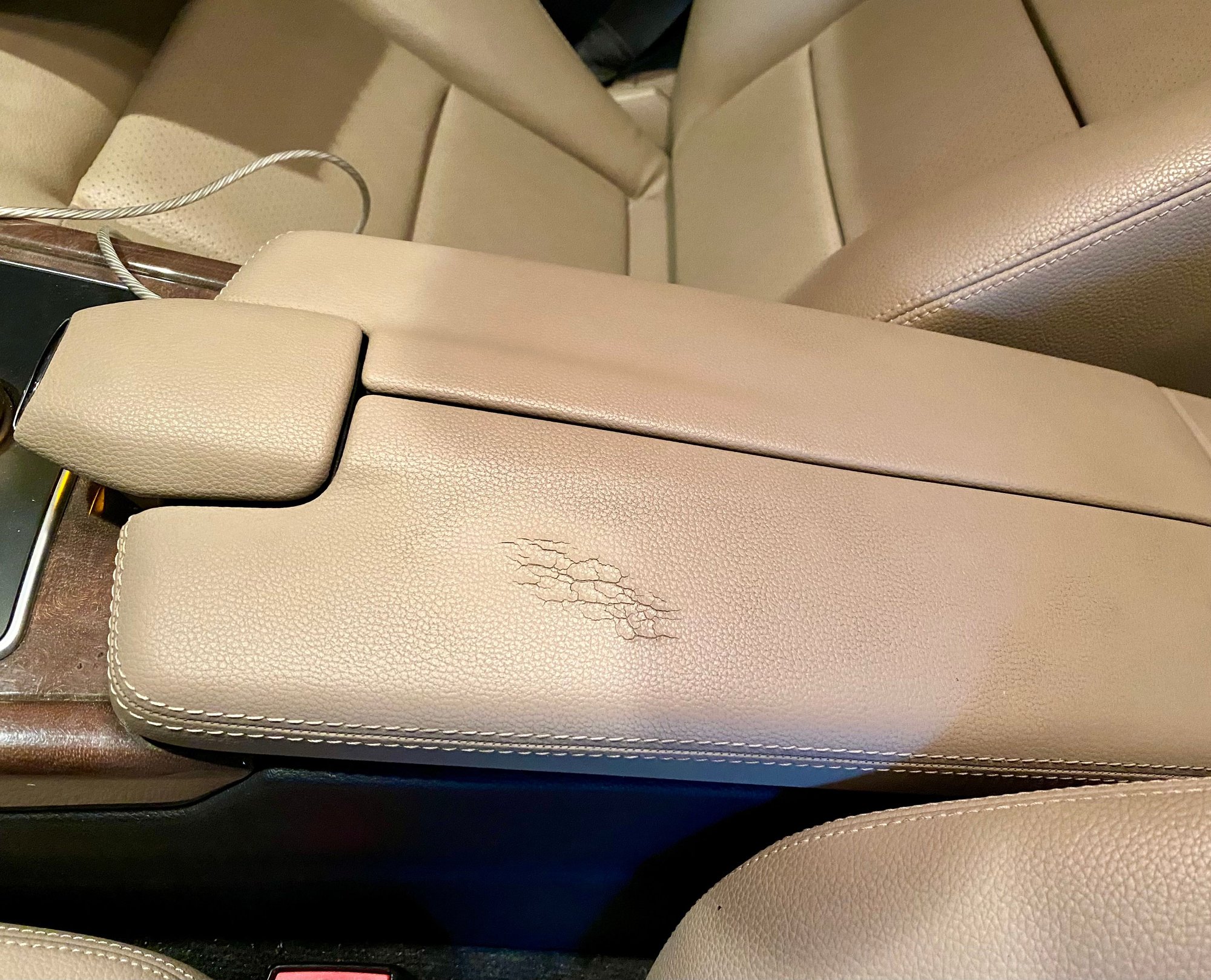 Interior/Upholstery - Wanted: Center console lid/arm rest, beige 2013 E350 Sedan - Used - 2013 Mercedes-Benz E350 - Kansas City, MO 64081, United States