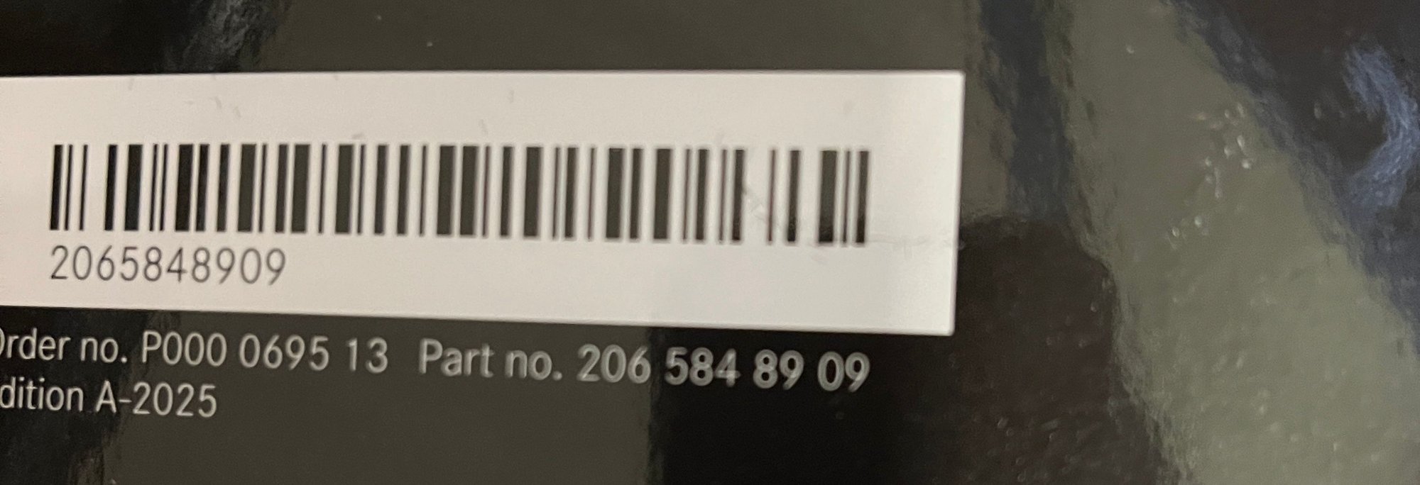 206-584-89-09 Service Booklet supplied with 2025 W214.