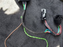 You can see the electronic module, the y-splitter, a power connector and a ground.