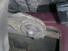 C clip that secures the trans rod to shifter linkage.  note - clip has 3 tabs to secure, 1 goe into the slot in plastic bushing which goes over the trans rod "nub" and that inserts into shifter linkage slot.  2 other tabs go into the trans rod connector "nub" which also has a thin slot around its circumference