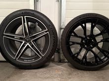 305/35 R29 left 295/30 R20 right