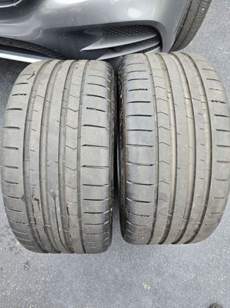 265/35ZR20 Tire