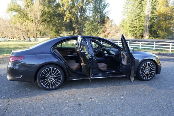 Nicely equipped '25 E350