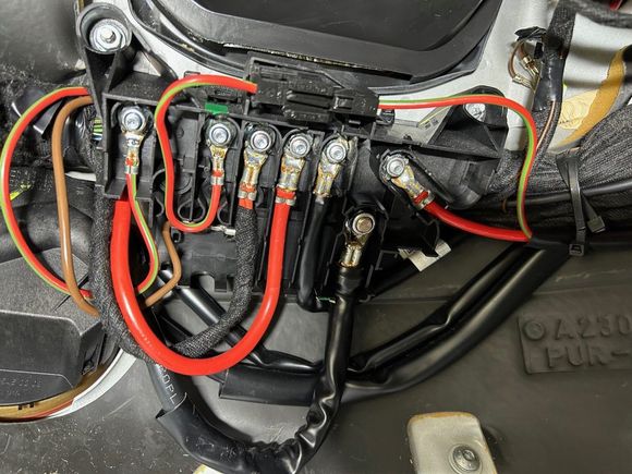 The F32 fuse box (six wires, not 5) on my 2004 SL600.