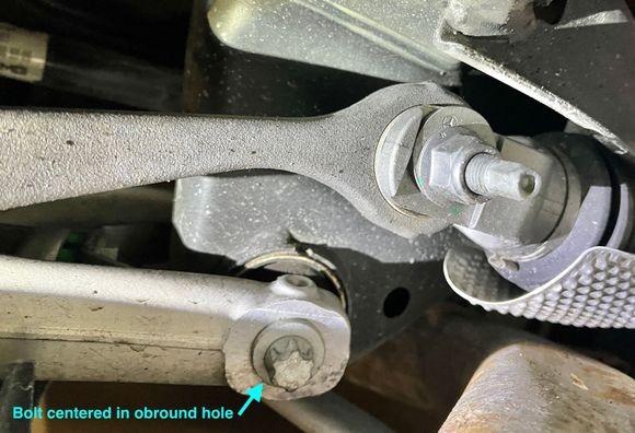 Spring link position before camber adjustment.