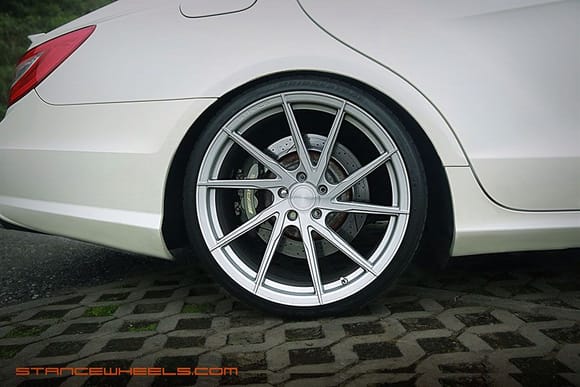 Rotary Forged and Directional, the Stance SF01 wheels.