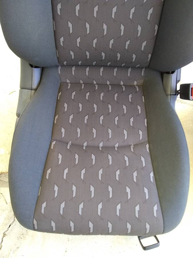 Interior/Upholstery - 2 Front Seats for 2002 to 2005 Mercedes C230 Sport Coupe - Used - 2002 to 2005 Mercedes-Benz C230 - Porter Ranch, CA 91326, United States