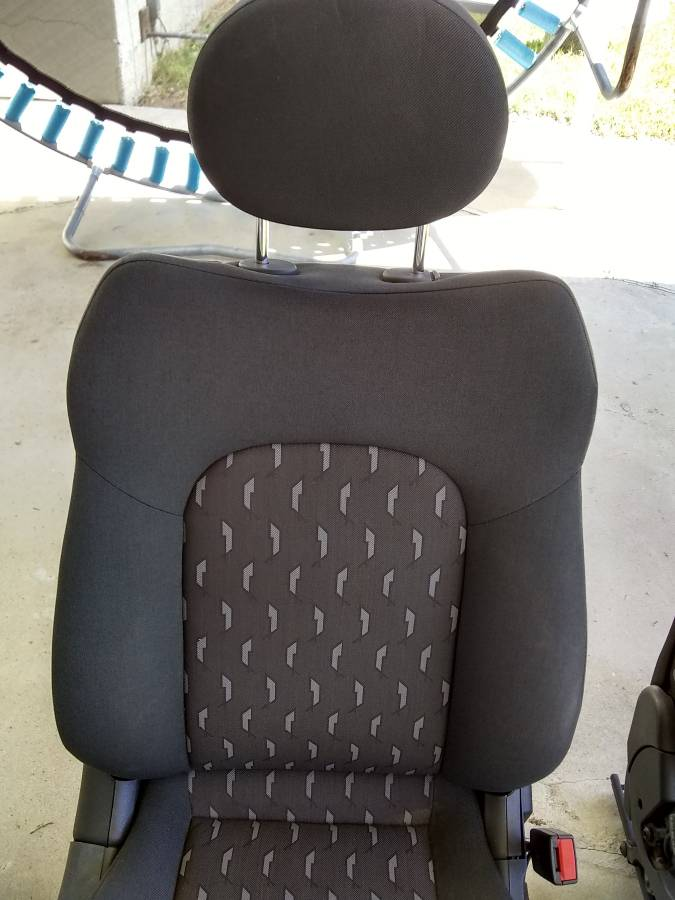 Interior/Upholstery - 2 Front Seats for 2002 to 2005 Mercedes C230 Sport Coupe - Used - 2002 to 2005 Mercedes-Benz C230 - Porter Ranch, CA 91326, United States