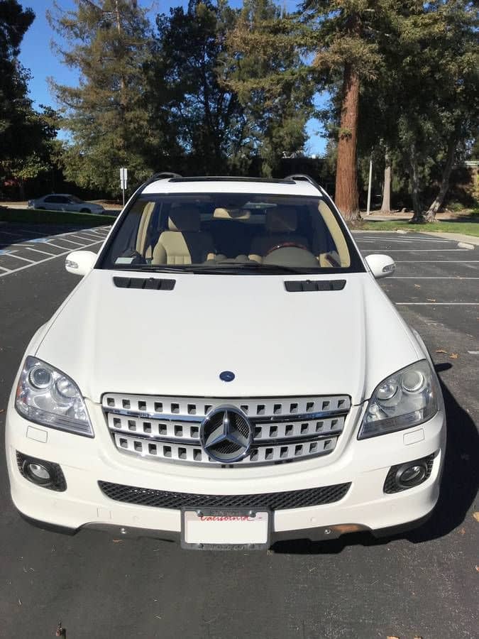 2007 Mercedes-Benz ML500 - Mercedes-Benz ML500 2007 - Used - VIN 1GKDT13S072240048 - 71,000 Miles - 8 cyl - 4WD - Automatic - SUV - White - Los Altos Hills, CA 94022, United States