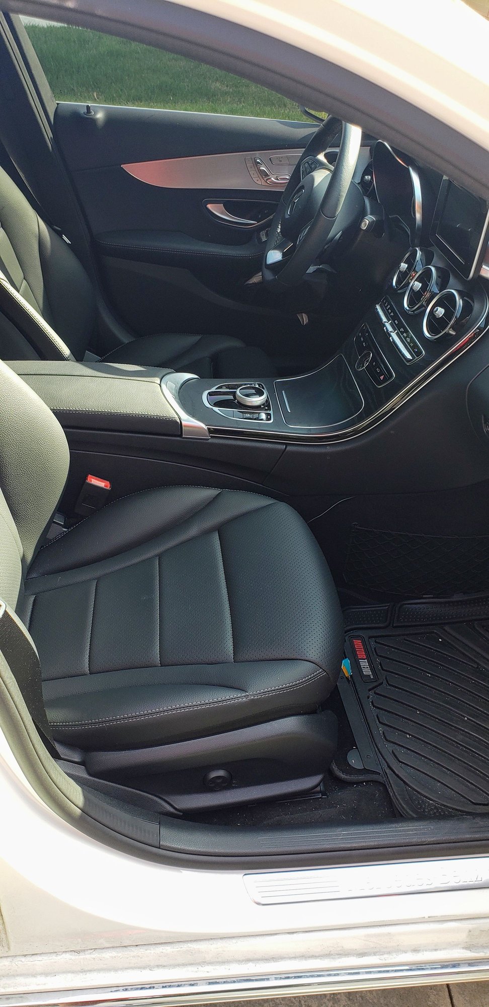 2018 Mercedes-Benz C300 - [Lease Transfer] 2018 C300 in SoCal, $313+tax - Used - VIN 55swf4jb9ju274573 - 7,100 Miles - 4 cyl - 2WD - Automatic - Sedan - White - Riverside, CA 92508, United States