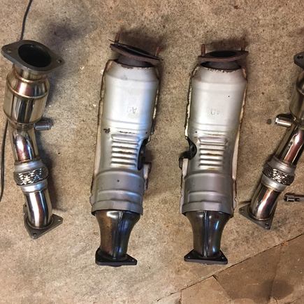 Side by side comparison of the test pipes vs the OEM cats.
