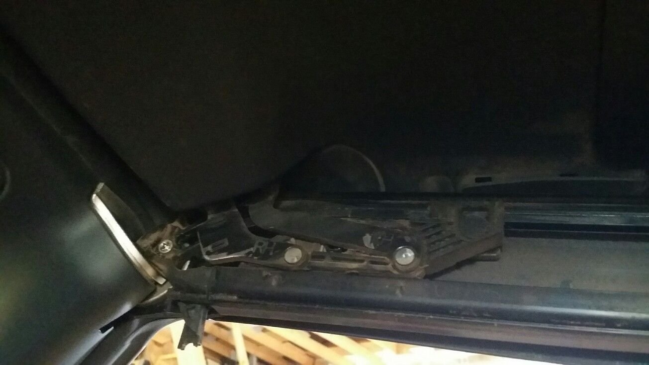 How To How to Video Repair the cable latches on a Mini Cooper