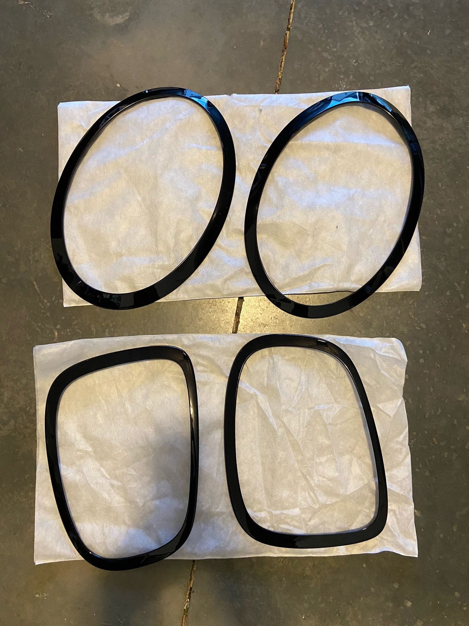 Exterior Body Parts - Genuine MINI Black headlight & tail light trim surrounds - Used - 2014 to 2021 Mini F56: Mini Hatch/Hardtop - Johnson City, TN 37615, United States