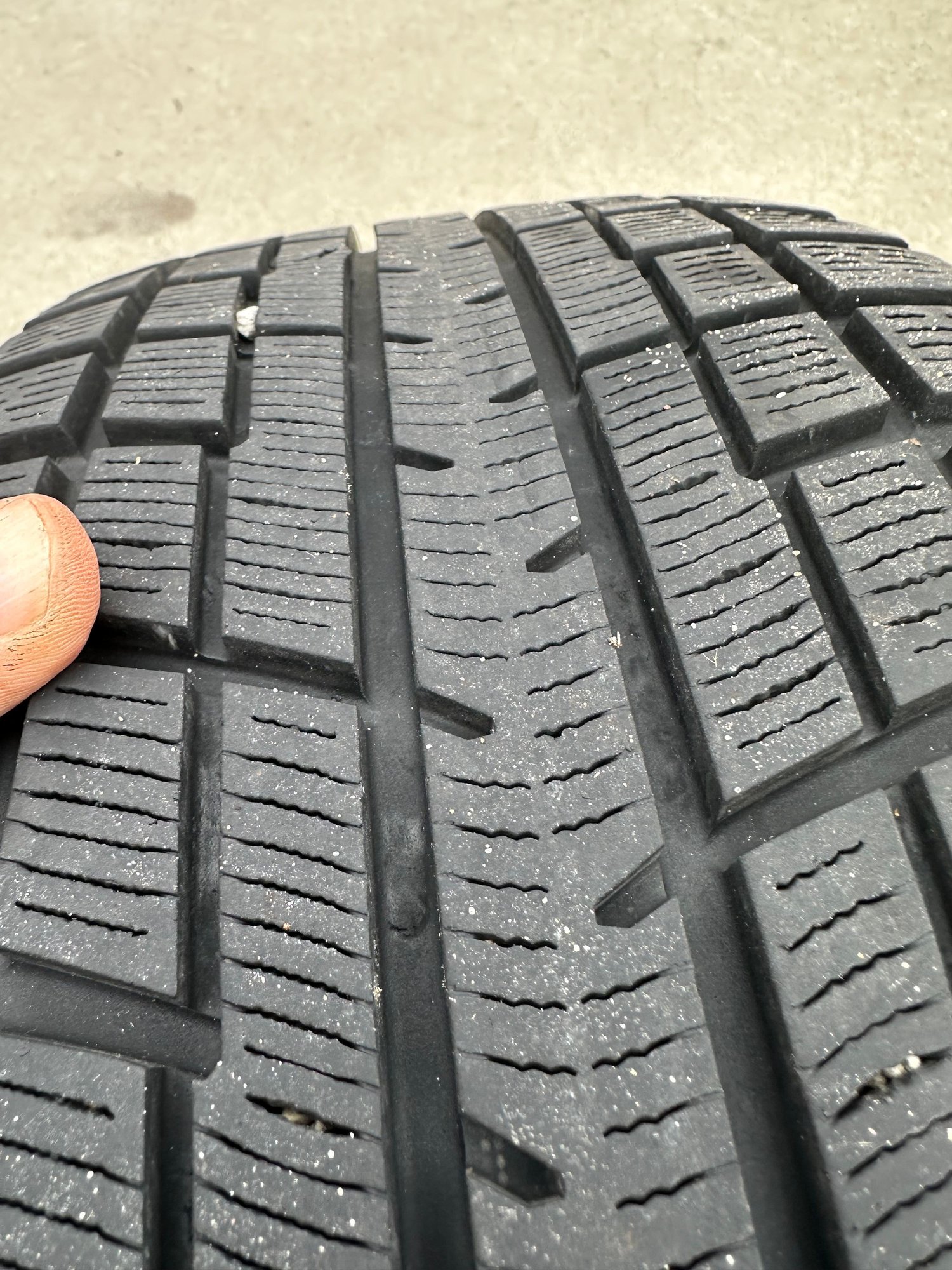 Wheels and Tires/Axles - OEM wheels and snow tires - Used - 2007 to 2013 Mini R56: "Mk II" Mini Hatch/Hardtop range - Willow Springs, IL 60480, United States