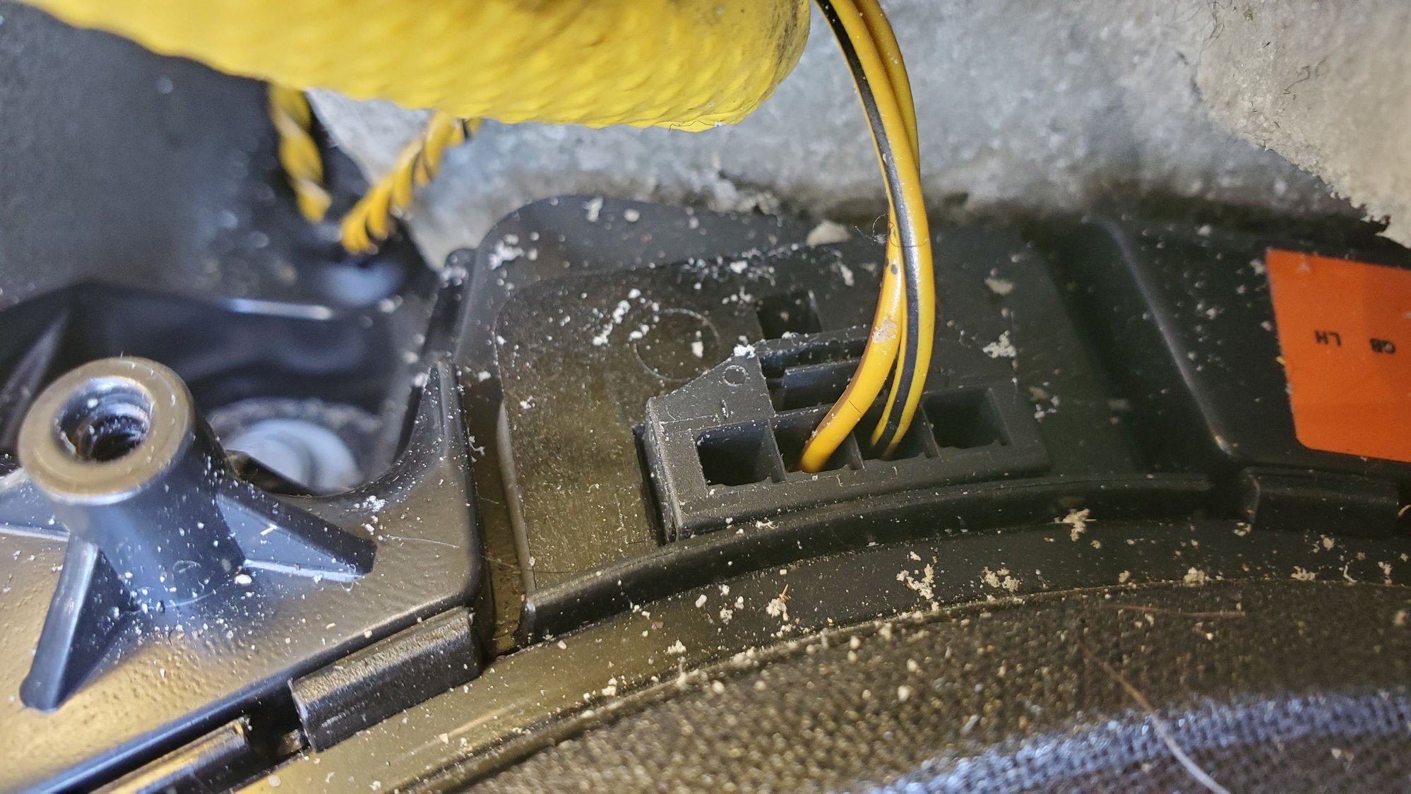 R60 Need help with HK amp wiring - North American Motoring