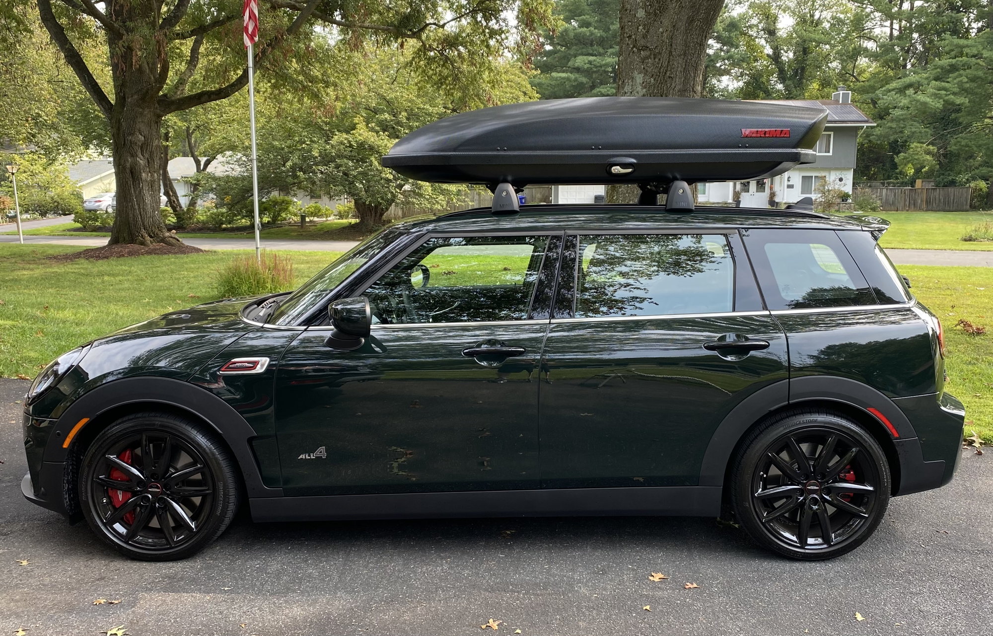 F54 F54 OEM Roof rack placement - North American Motoring