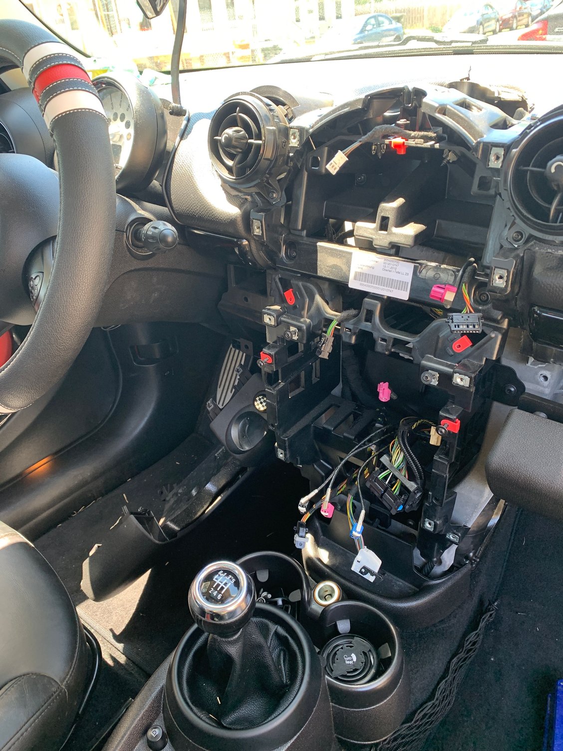 R60 USB Outlet Power\Wiring North American Motoring