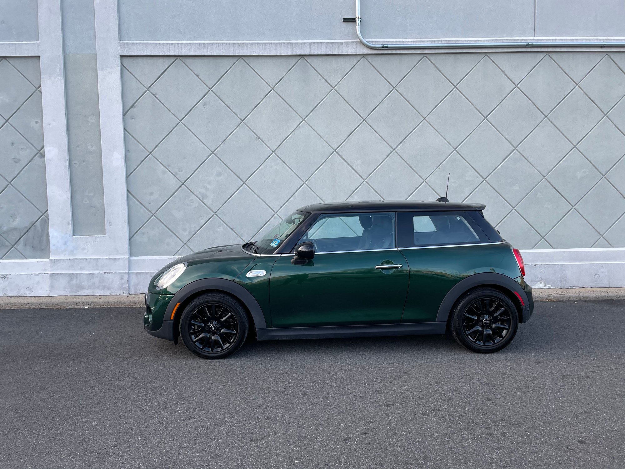 2015 Mini F56: Mini Hatch/Hardtop - 15� Hardtop S British Green - Used - VIN WMWXP7C56F2A37920 - 36,348 Miles - 4 cyl - Hatchback - Other - West New York, NJ 07093, United States
