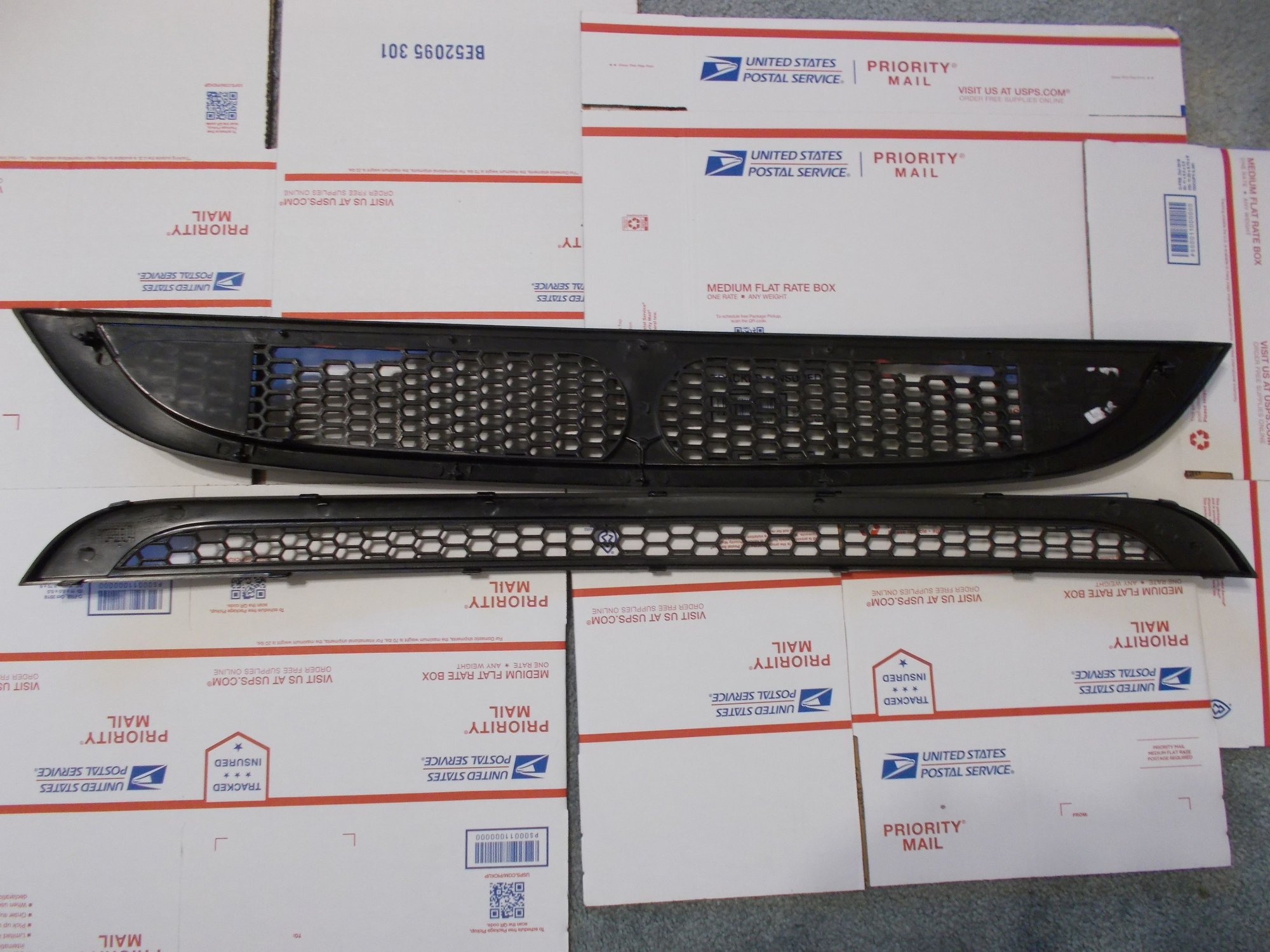 Exterior Body Parts - Gen 1 OE Aero Grille, Upper and Lower. - New - 2002 to 2006 Mini R53: "Mk I" Mini Cooper S - Bryan, OH 43506, United States