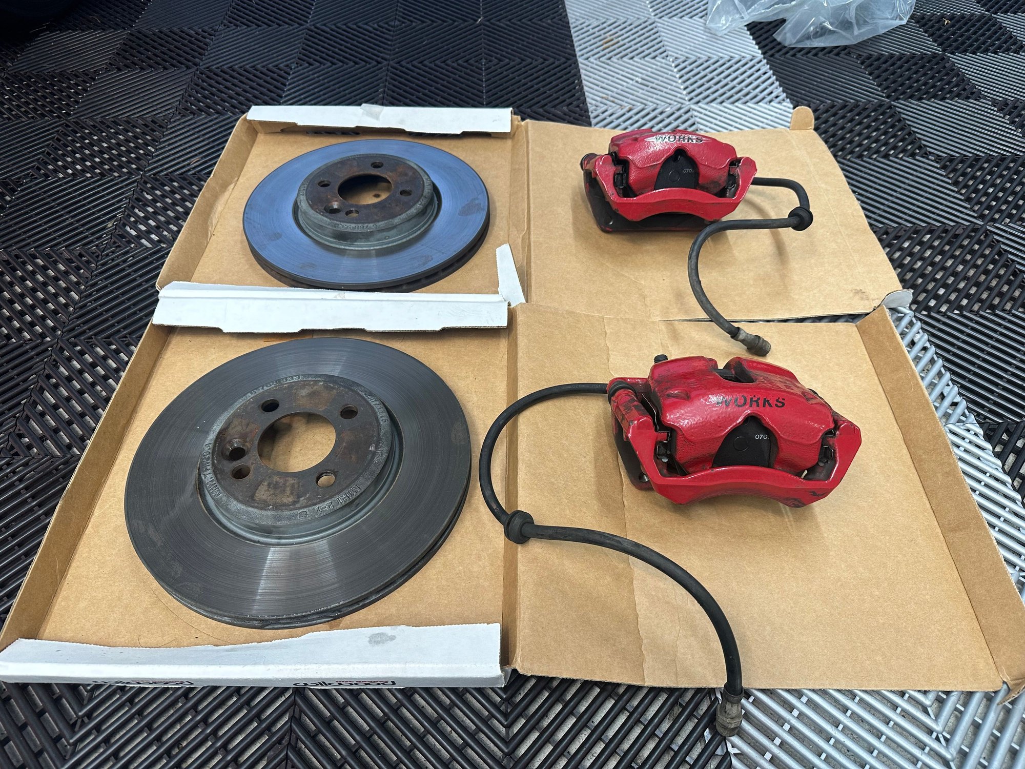 Brakes - Gen1 JCW front brake kit - Used - 2002 to 2006 Mini R53: "Mk I" Mini Cooper S - 2002 to 2006 Mini R50: "Mk I" Mini One & Cooper - 2002 to 2007 Mini R52: "Mk I" Mini Convertible - Ormond Beach, FL 32174, United States