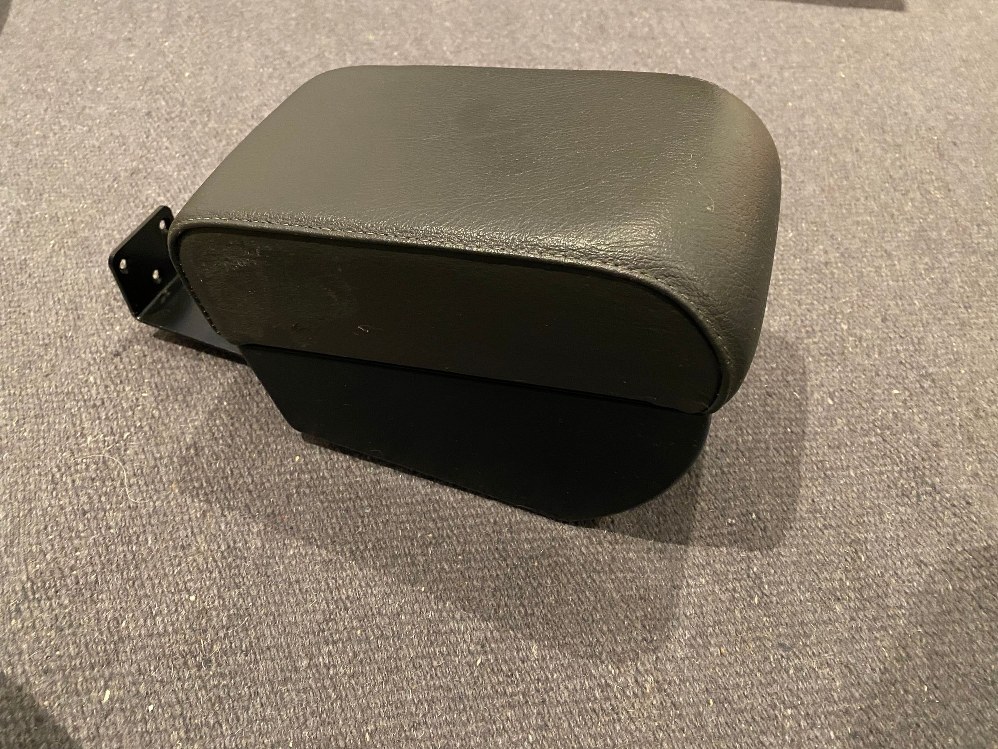 Interior/Upholstery - Arm Rest - Used - 2000 to 2008 Mini Cooper - Montreal West, QC H4X1G8, Canada