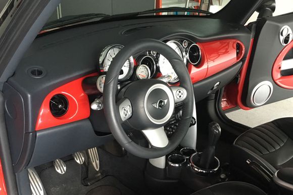 Chili Red interior