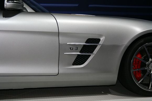 Mercedes Benz SLS AMG Roadster  2