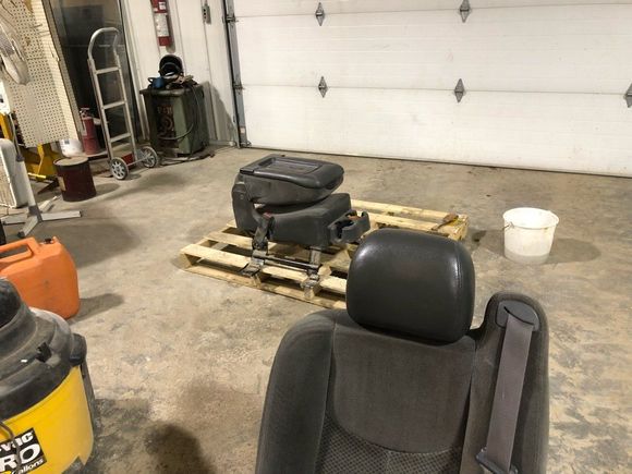 Swapped vinyl head rests from the WT seats to the cloth ones to match vinyl on the top of the center console. Think it looks ok, very subtle.