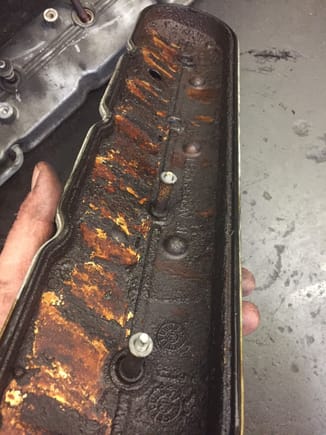 Left valve cover is the same way