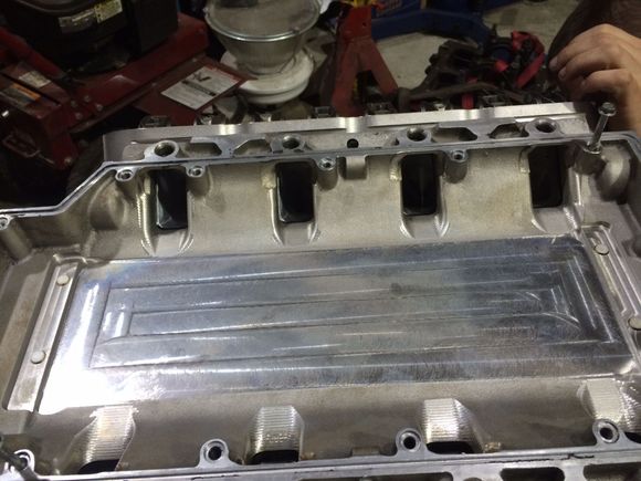 Lower manifold intake ports sitting on cyl heads