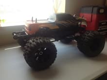 Kyosho MAD FORCE ve monster truck used, with spare parts and extra set of wheels proline