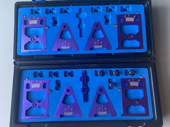 Thumbscrews for metric and SAE thread axles parts are in great shape!
