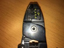 I used a crip tool with the hole marked with 18-22 (AWG No.) .