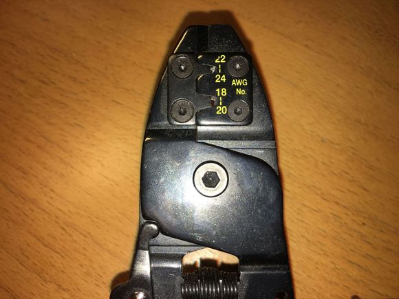 I used a crip tool with the hole marked with 18-22 (AWG No.) .