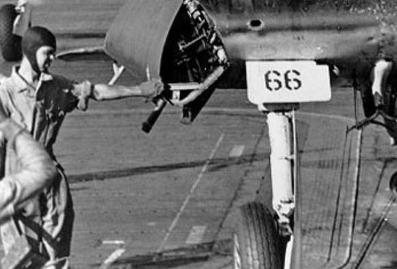 Note the wider front LG door width compared to that from the Byron. (From lasegundaguerra.com, though I've seen this on several websites.)