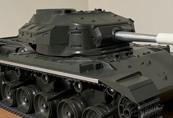 Note the large gap between the turret roof and turret side. This is caused by the large metal spacers meant to connect to the magnets.