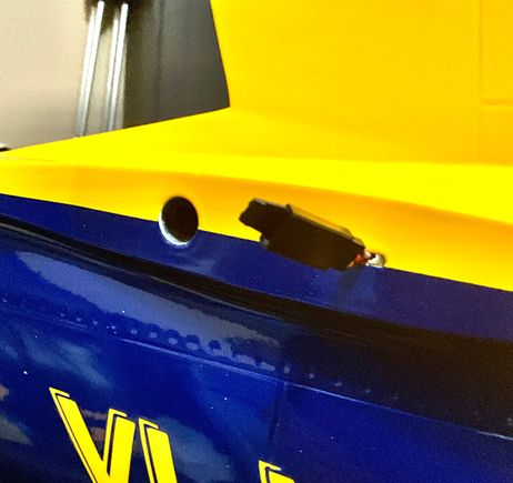 Horizontal stabilizer wire connector. Note the locking tab.