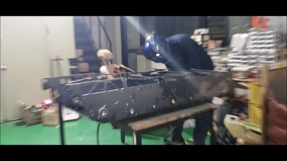 The camera for filming the video was on top of the welding machine, so it was shaking continuously due to vibration.